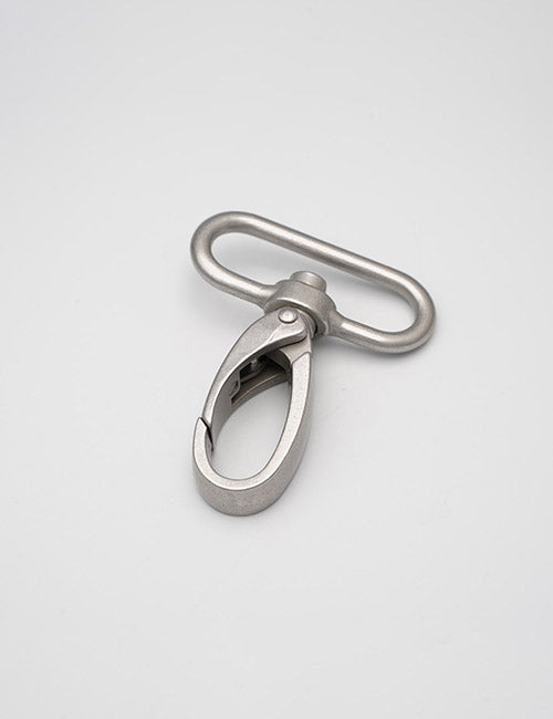 The YIPAI Snap Hooks feature a silver metal swivel clasp with an oval base and spring-loaded opening, shown against a plain light gray background.