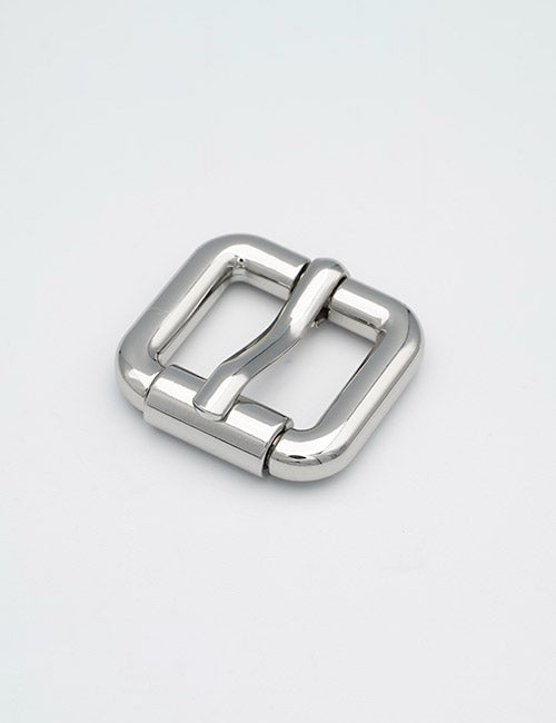 The YIPAI Buckles feature a shiny silver finish, rounded edges, and a central movable bar, set against a plain light gray background.