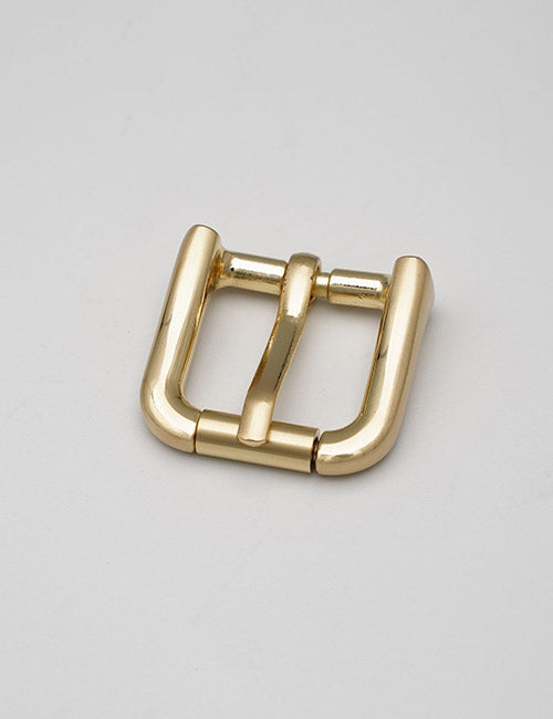 A YIPAI Buckles shiny gold metal square-frame belt buckle with a central prong, displayed on a plain light gray background.