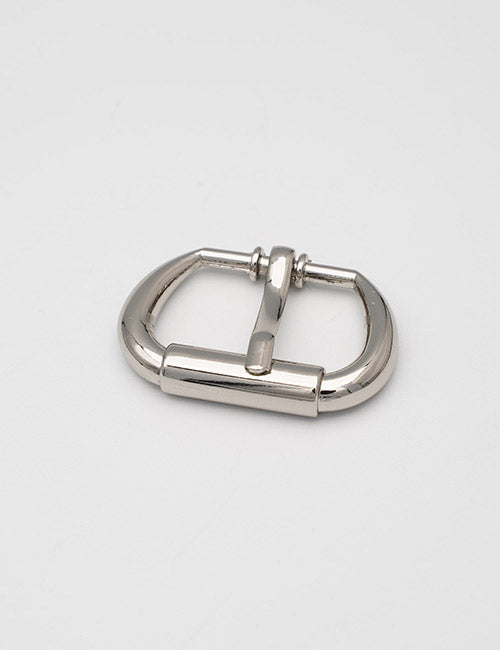 The YIPAI Buckles product features a shiny silver metal D-shaped buckle with a central bar and prong, displayed on a plain white background.