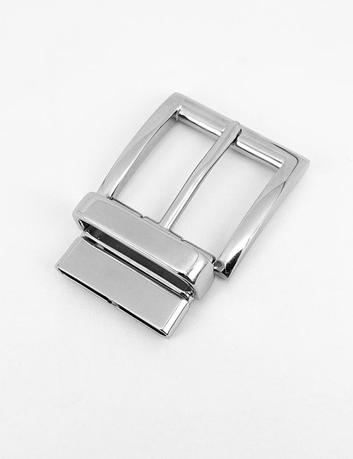 The YIPAI Buckles product is a shiny silver metal belt buckle featuring a rectangular frame and single prong, shown against a plain white background.