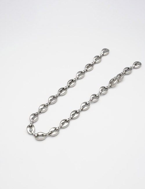 The YIPAI Chains silver chain bracelet with oval links is displayed on a plain white background.