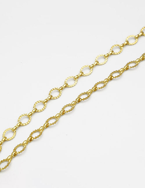 Two YIPAI Chains are displayed side by side on a white background: both feature textured, twisted oval links, but one chain has larger, flatter links than the other.