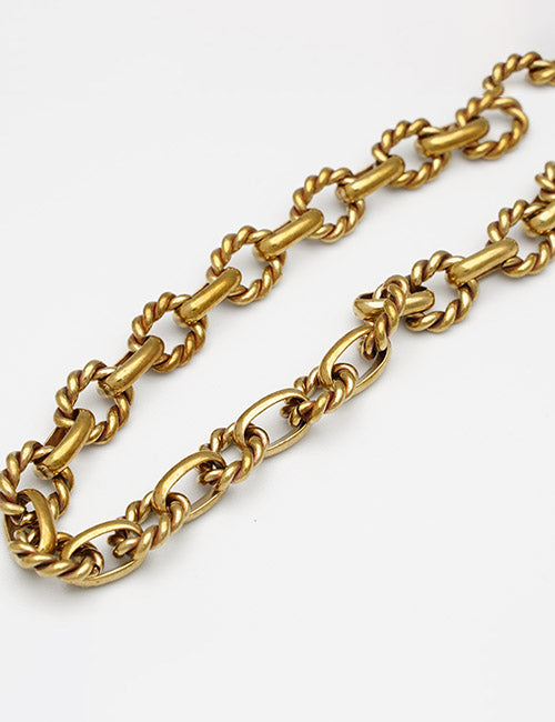 A YIPAI Chains necklace with alternating twisted rope-style and oval links, shown on a plain white background.