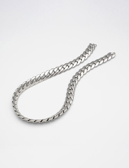 A YIPAI Chains silver Cuban link necklace is displayed in a loose, curved shape on a plain white background.