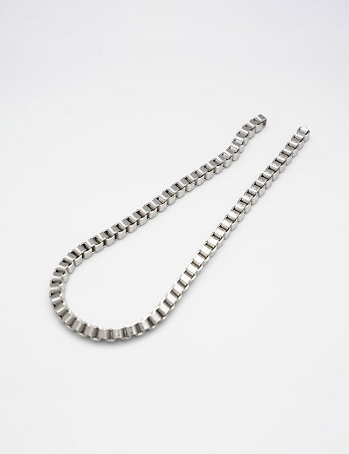 A YIPAI Chains silver cubic link chain necklace is displayed on a plain white background, arranged in a loose, curved shape.