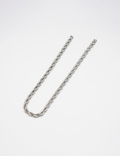 The YIPAI Chains necklace is displayed in a loose U-shape on a plain white background.