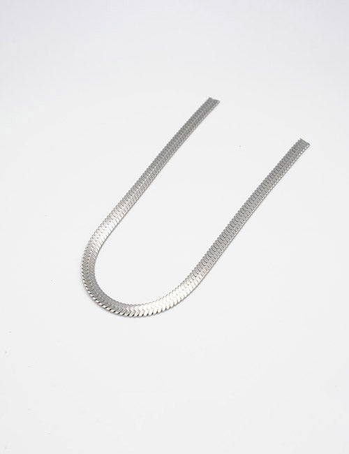 The YIPAI Chains silver herringbone necklace is displayed in a gentle U-shape on a plain white background.