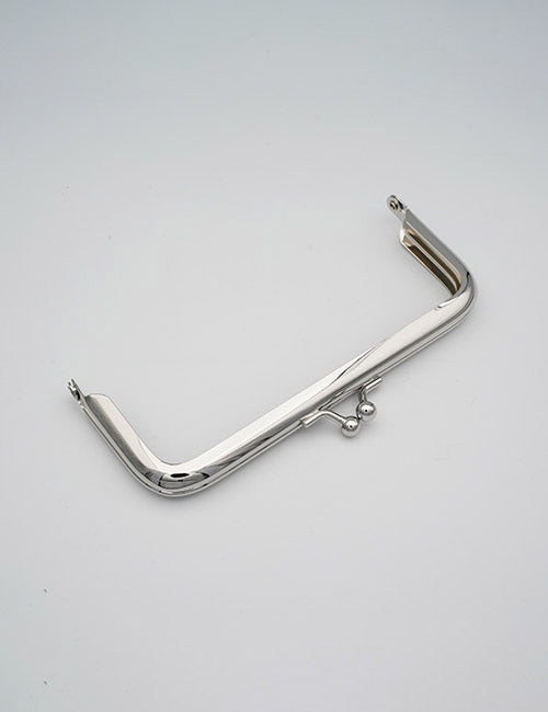 The YIPAI Closures metallic silver purse frame features a clasp closure and is displayed against a plain light gray background.