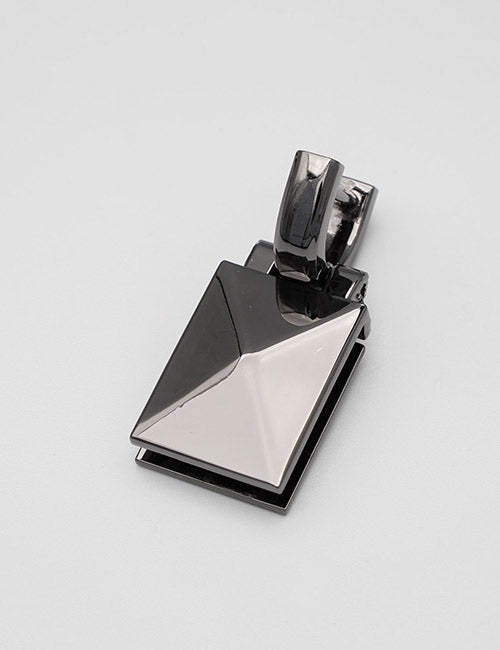 The YIPAI Handles money clip features a geometric, metallic, angular faceted design and is displayed on a plain white background.