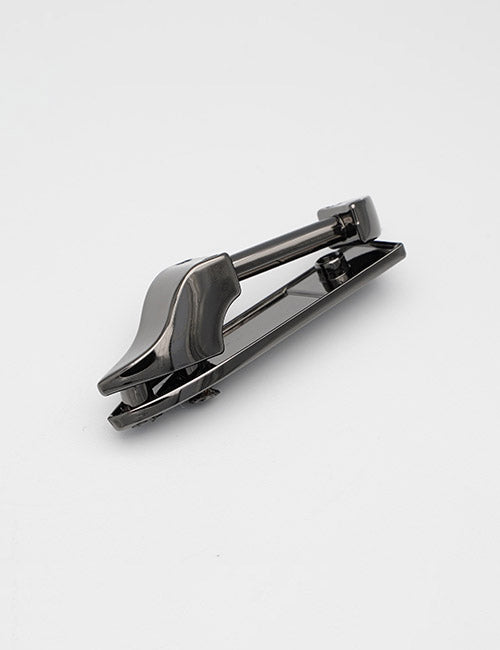 A metallic black hair clip from YIPAI, called Handles, with a sleek curved design rests on a plain white background.