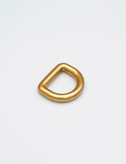 A single YIPAI Rings & Slides gold metal D-ring is displayed on a plain white surface.