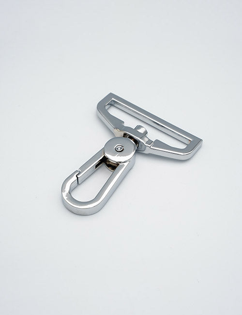 The YIPAI Snap Hooks feature a silver metal swivel snap hook clasp with a rectangular end and rounded clip, displayed on a plain white background.